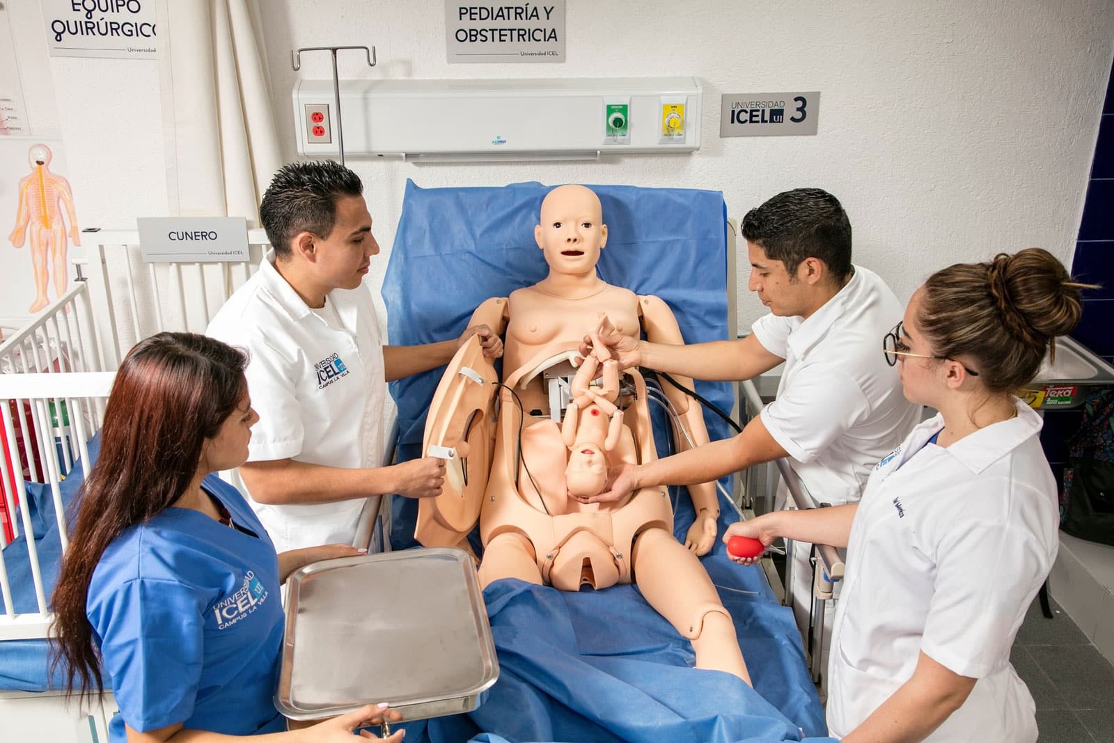 Estudiantes de Enfermería ICEL